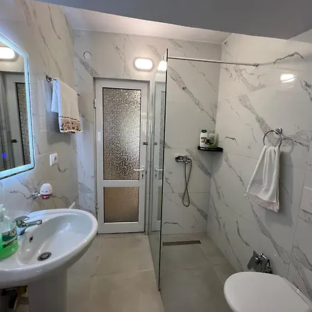 Skerdi'S Apartment - City Center Tirana Exterior photo