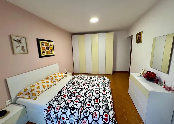 Skerdi\'S Apartment - City Center