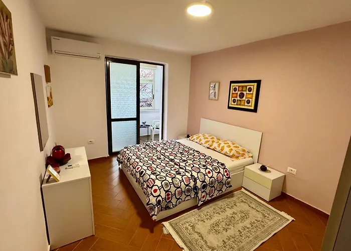 Skerdi\'S Apartment - City Center